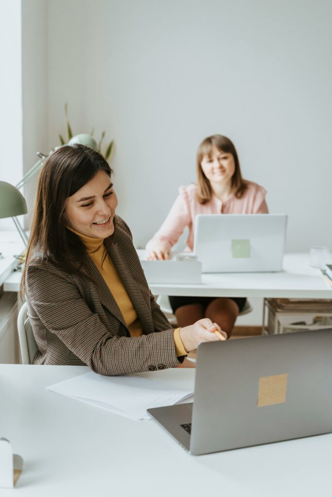 2 woman working together in a Shared Office set up.